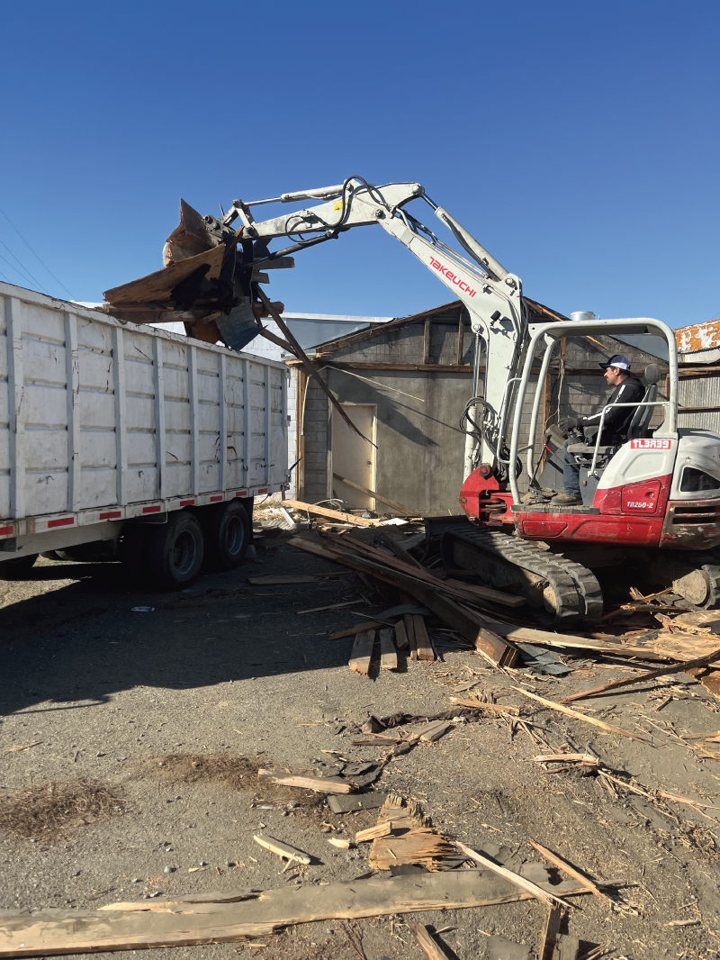 Lightning Demolition and Hauling photo