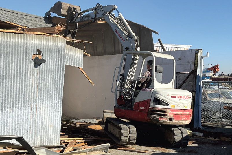 Lightning Demolition and Hauling photo