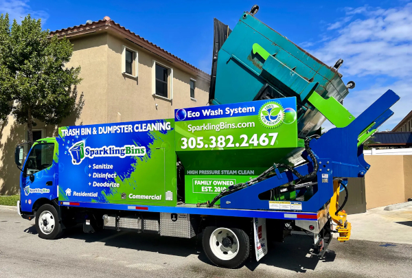 Commercial dumpster cleaning truck